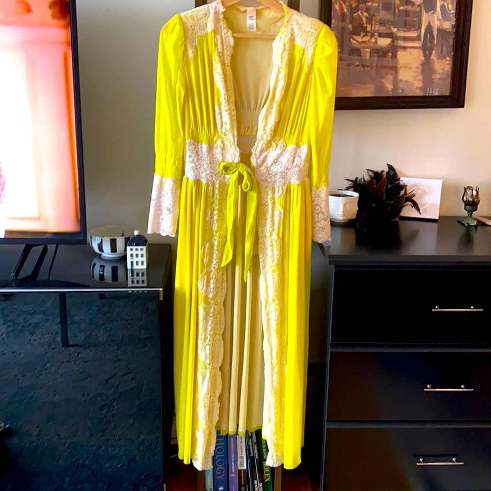 Like dust robe